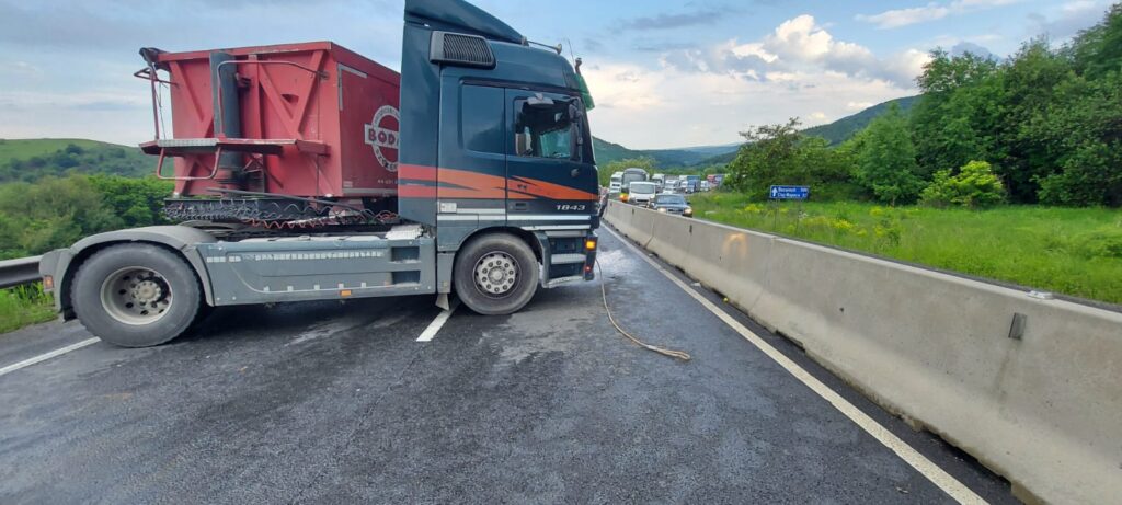 Un TIR a fost implicat într-un accident pe DN1 E60, la Dumbrava, între Oradea și Cluj