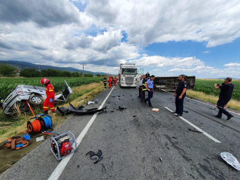 Un șofer a decedat după ce intrat cu mașina într-o autoutilitară pe DN 7, între Sebeș și Orăștie