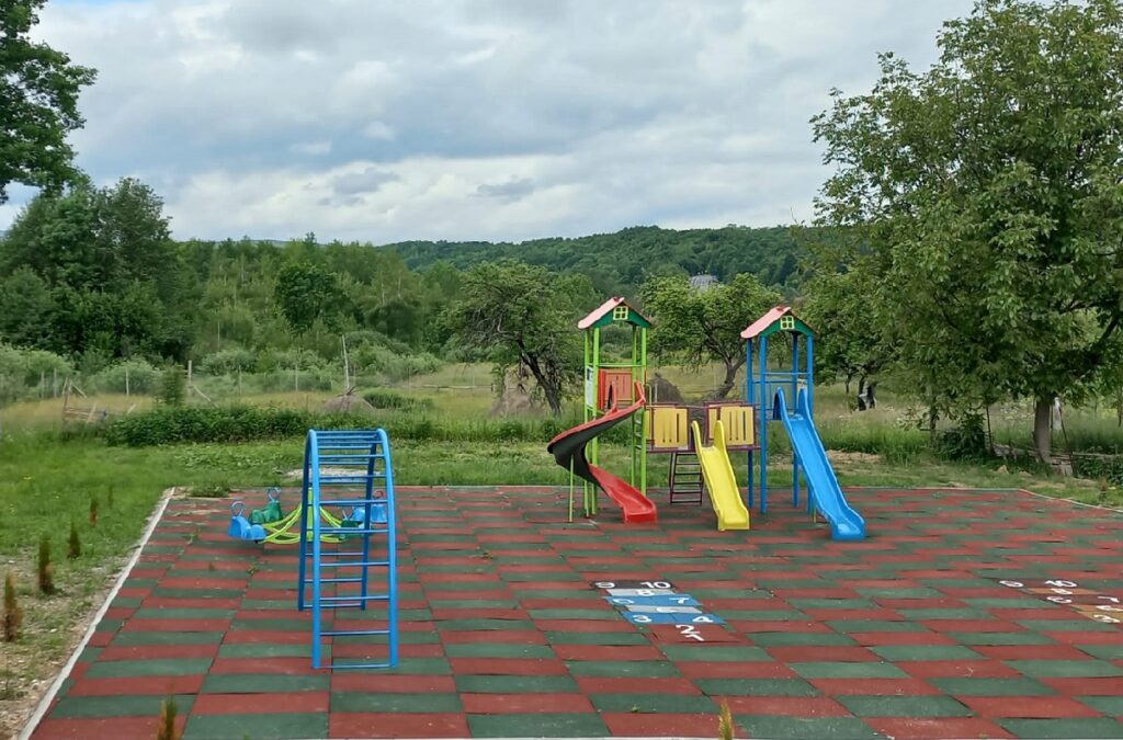 Locuri noi de joacă în Criștioru de Jos, finanțate cu premiul de la „Luna curățeniei” 2021
