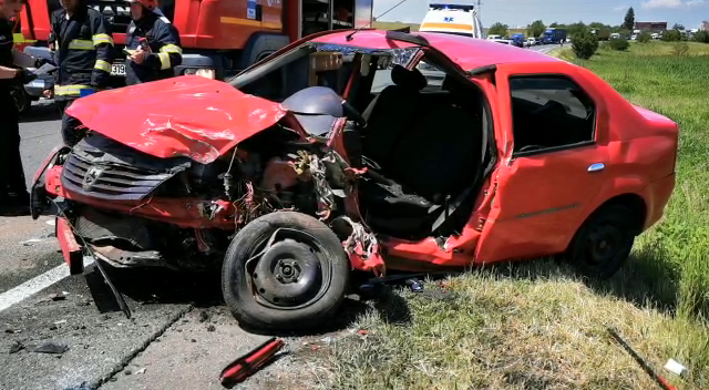 (VIDEO) Accident pe DN1 E60, Cluj-Oradea, în Șaula, lângă Huedin: Sunt implicate două mașini! O persoană a rămas încarcerată