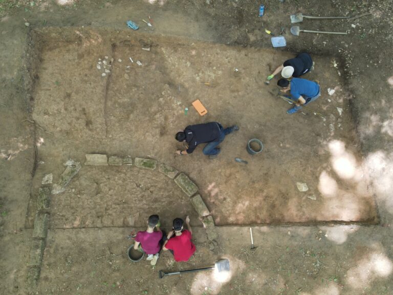 În Munții Orăștiei au loc săpături arheologice sistematice