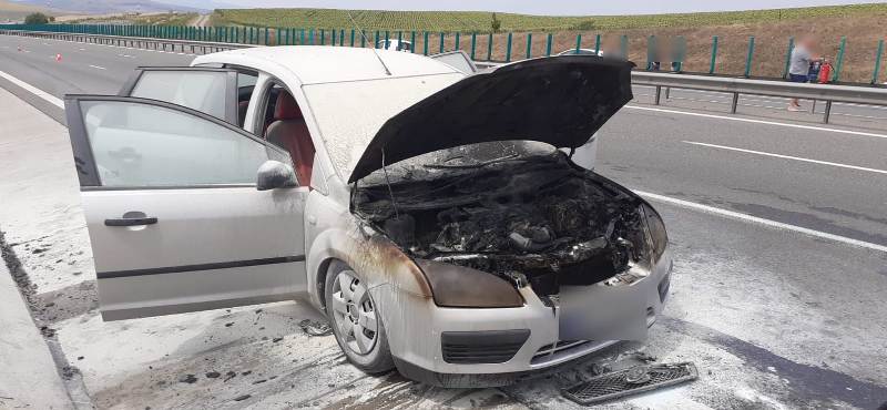 O mașină a luat foc pe autostrada A3, Gilău-Turda!