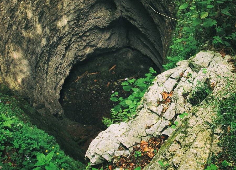 O turistă care a suferit o entorsă în Apuseni a fost salvată de salvamontiștii bihoreni