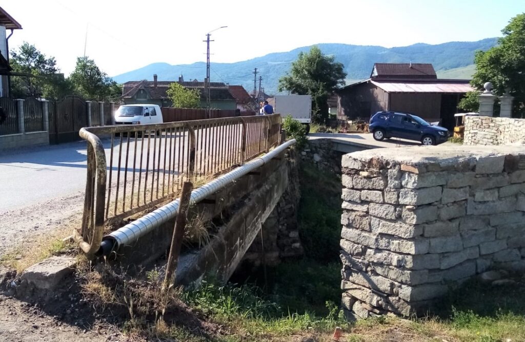 Încep lucrările de modernizare a podului din  Iara, pe DJ 107M