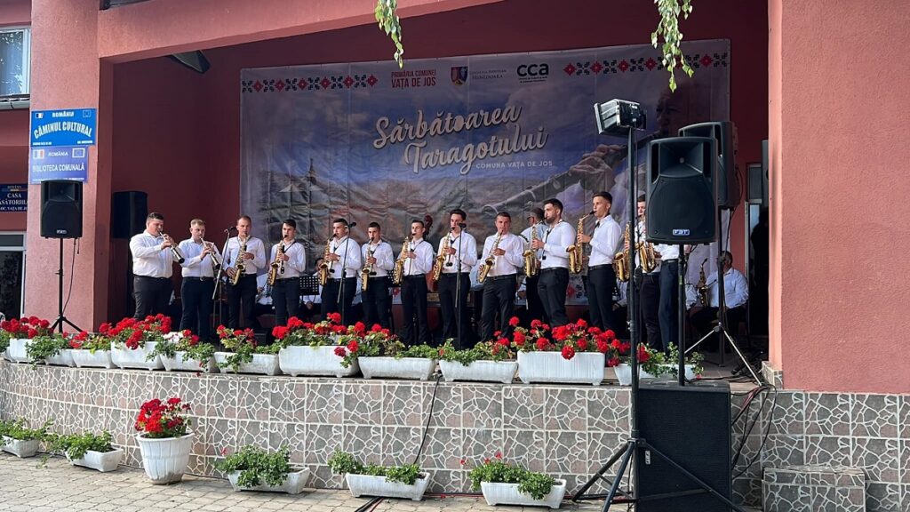 Festivalul Taragotului de la Vața de Jos a atras sute de oameni dar și toată șefimea de la județ