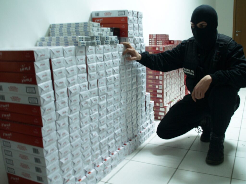 „Operatorii” de țigarete nemarcate din Crișana au fost loviți dur de polițiștii de la BCCO: 530.000 de țigarete nemarcate ar fi deținut și transportat!
