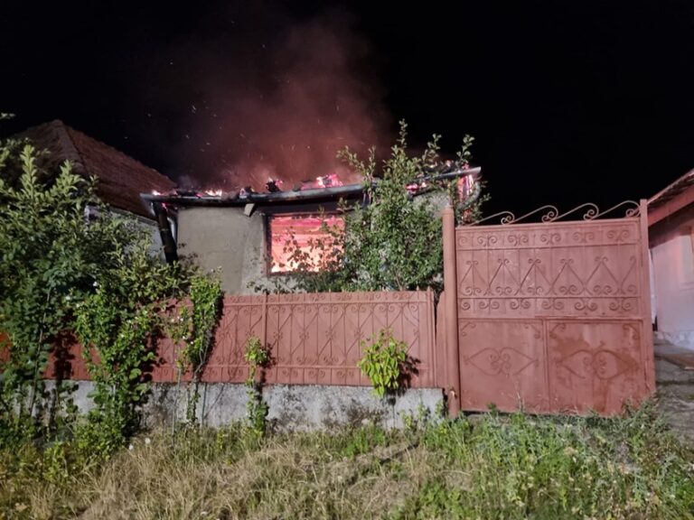Incendiu violent la o locuință din localitatea Calea Mare