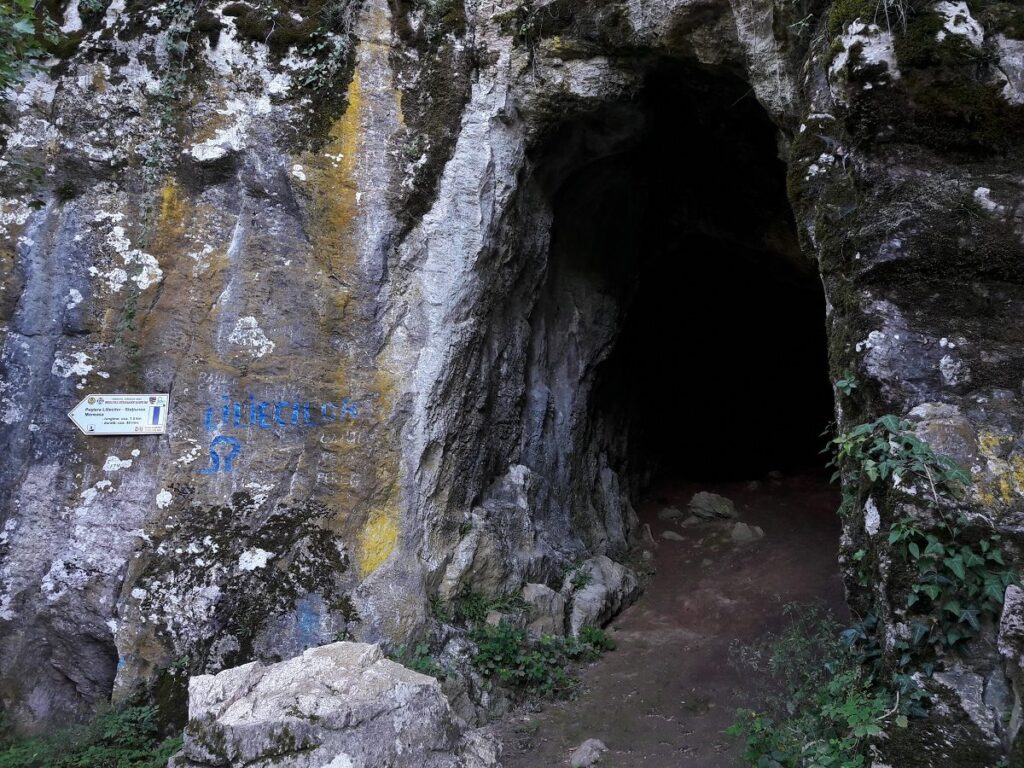 Peştera Liliecilor de lângă Moneasa, de la poalele Munţilor Codru – Moma