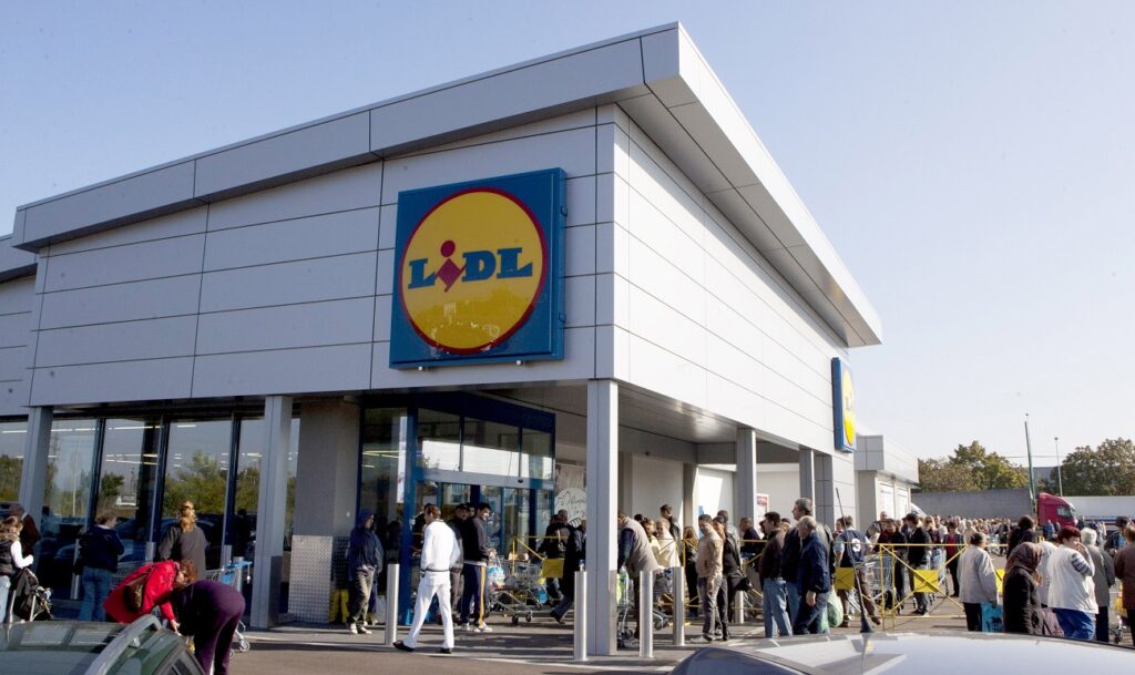 Plata cu tichetele sociale se poate face începând din august şi în magazinele Lidl