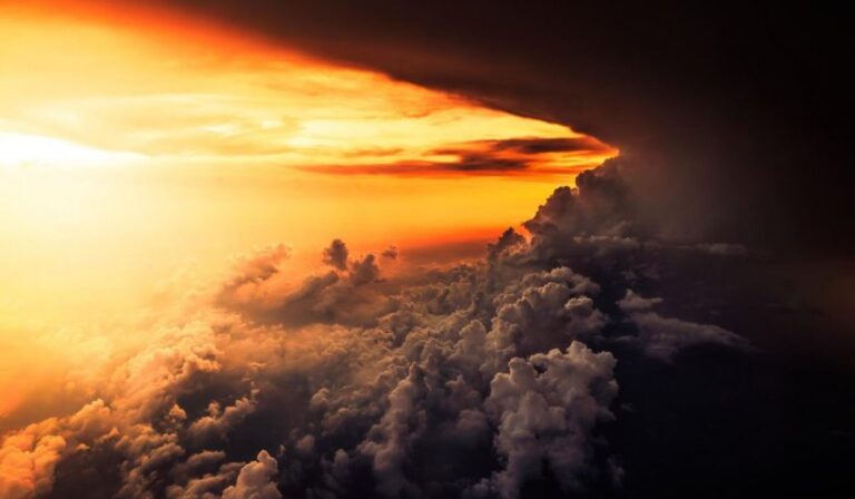 Avertizare meteo: Valul de caniculă aduce şi instabilitate atmosferică în vestul țării