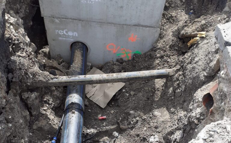 Un bărbat a căzut într-o groapă din comuna Aghireșu
