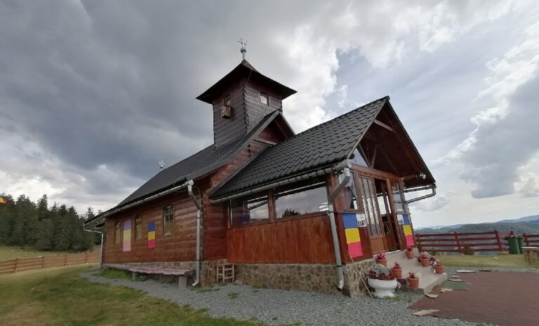 Bisericuță Călineasa, în vârf de munte la Gârda de Sus, o oază de liniște și meditație pentru moți și turiști