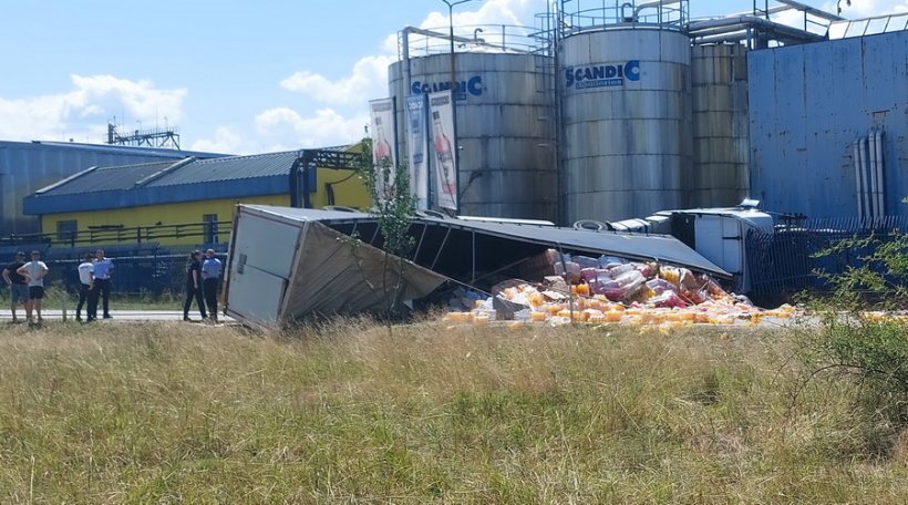 Accident grav produs în Bihor, pe DN76, în  Sudrigiu: Un TIR s-a răsturnat pe drum!