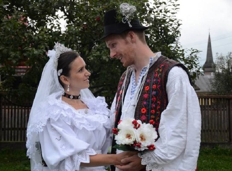 Cum se furau fetele în Țara Călatei, atunci când părinții nu era de acord? „O fată fugită, pe care ficiorul n-o luat-o de nevastă, rar se mai mărita!”