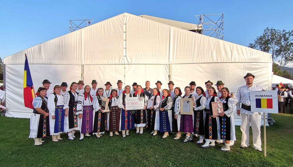 Grupul de datini și tradiții din Negreni, foarte apreciat în cadrul Festivalului Internațional de folclor montan din Zakopane