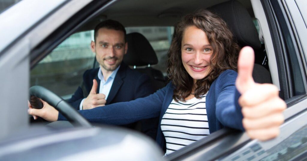 Cum își propune un portal să sprijine viitorii șoferi și posesori de autovehicule?