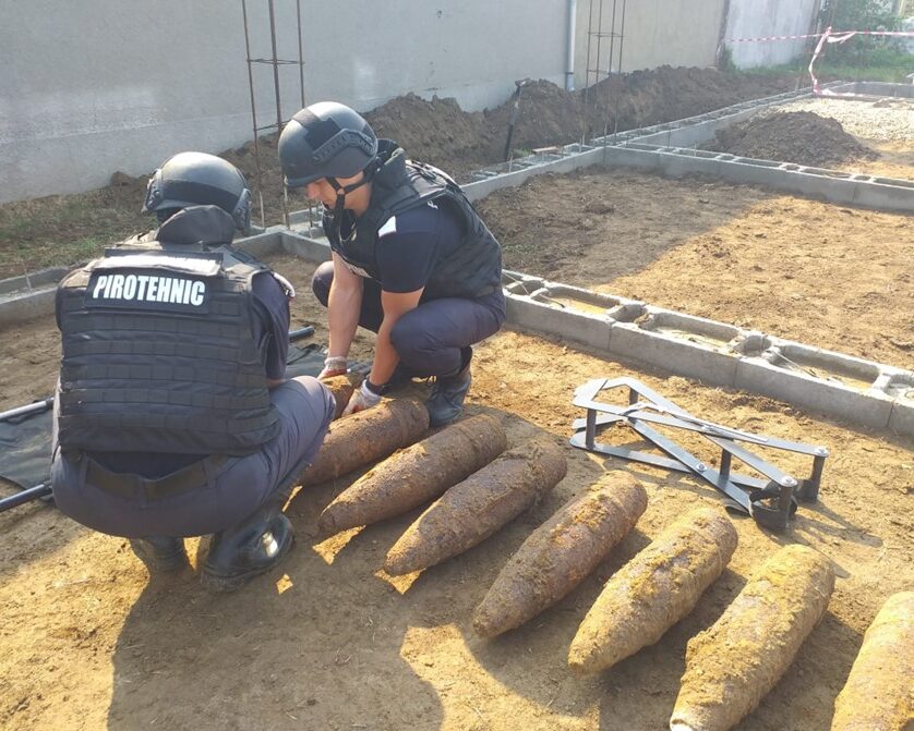 Un adevărat arsenal de război a fost descoperit într-o localitate din Crișana