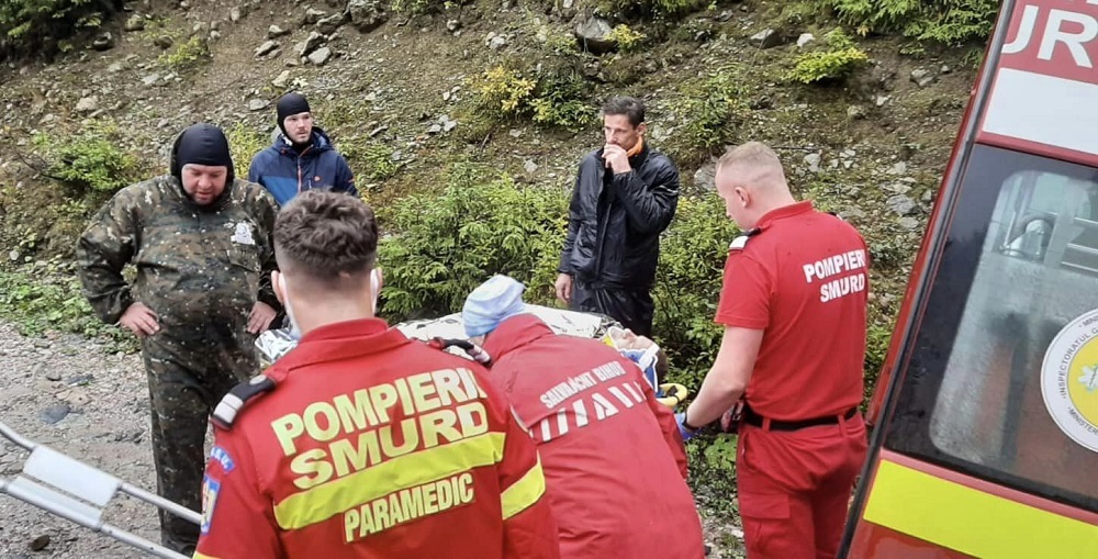 Un tată și fiu au fost salvați din Apuseni: Au ieșit  cu ATV-ul de pe un drum forestier într-o râpă
