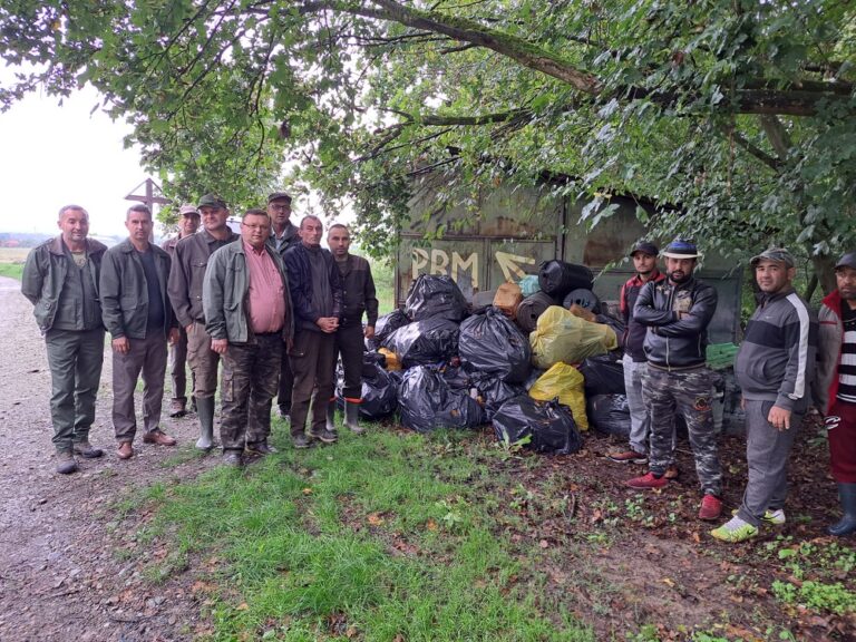 Peste 14 tone deșeuri au fost adunat de personalul silvic al Direcției Silvice Bihor la o acțiune de ecologizare