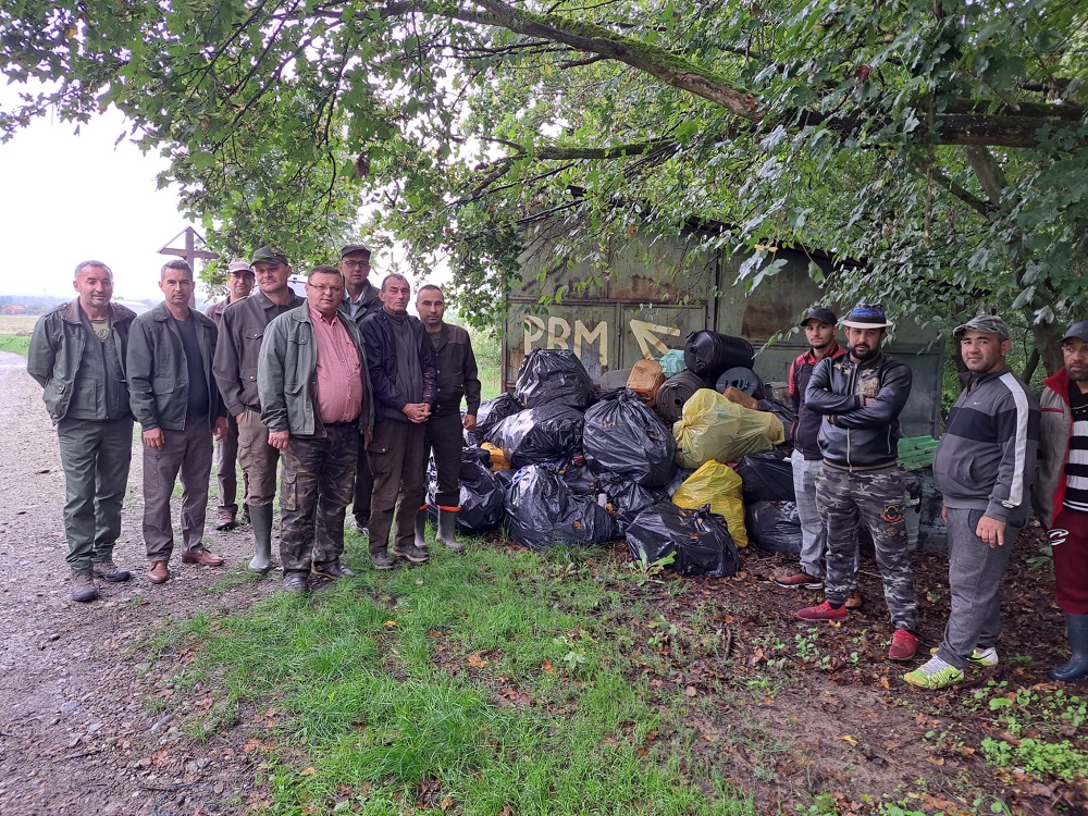 Peste 14 tone deșeuri au fost adunat de personalul silvic al Direcției Silvice Bihor la o acțiune de ecologizare