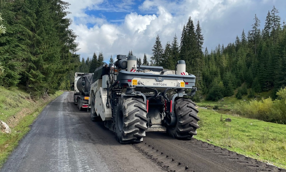 Lucrări de reciclare a sistemului rutier executate  pe DN 1R – Transursoaia