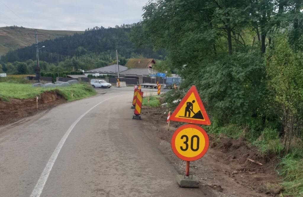 Se efectuează lucrări de intervenție pe drumul județean 103V Stolna