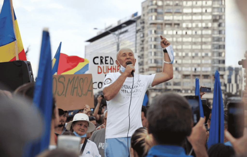 Mugur Mihăiescu: Cei care ne conduc sunt analfabeți! Degeaba și-au luat diplome la 50 de ani, tot proști au rămas