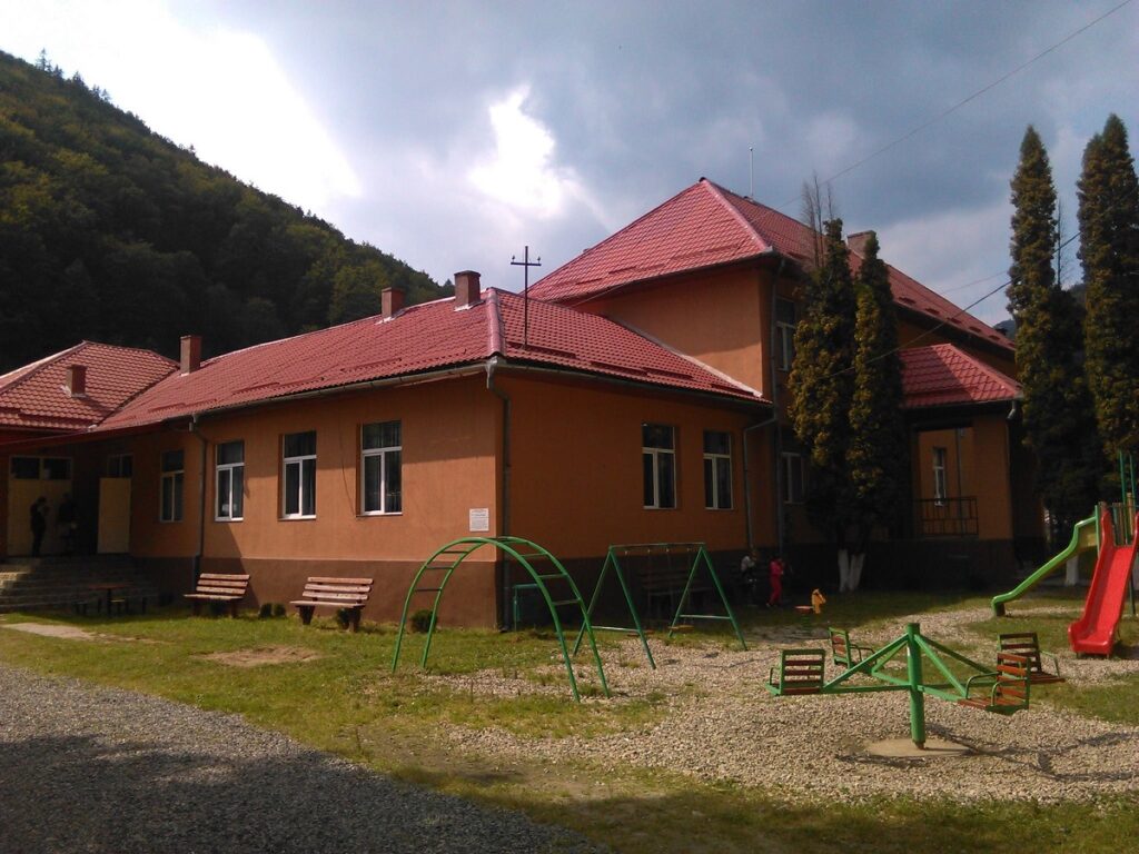 Școala Gimnazială din Valea Ierii a scos la concurs posturile de administrator financiar și secretar
