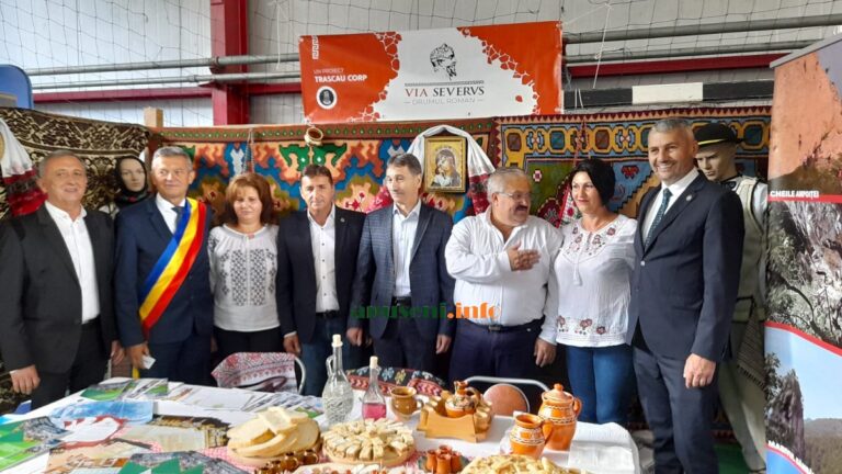 Doi prefecți și liderul județului Alba au onorat Târgul de Turism Rural de la Albac