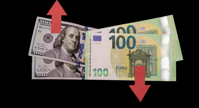 Americanii exultă, la fel și românii cu credite în euro: Euro s-a prăbuşit în faţa dolarului!