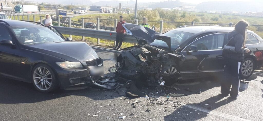 Accident grav pe autostrada A3, aproape de Gilău: Opt persoane consultate de SMURD, patru au fost transportate la spital!