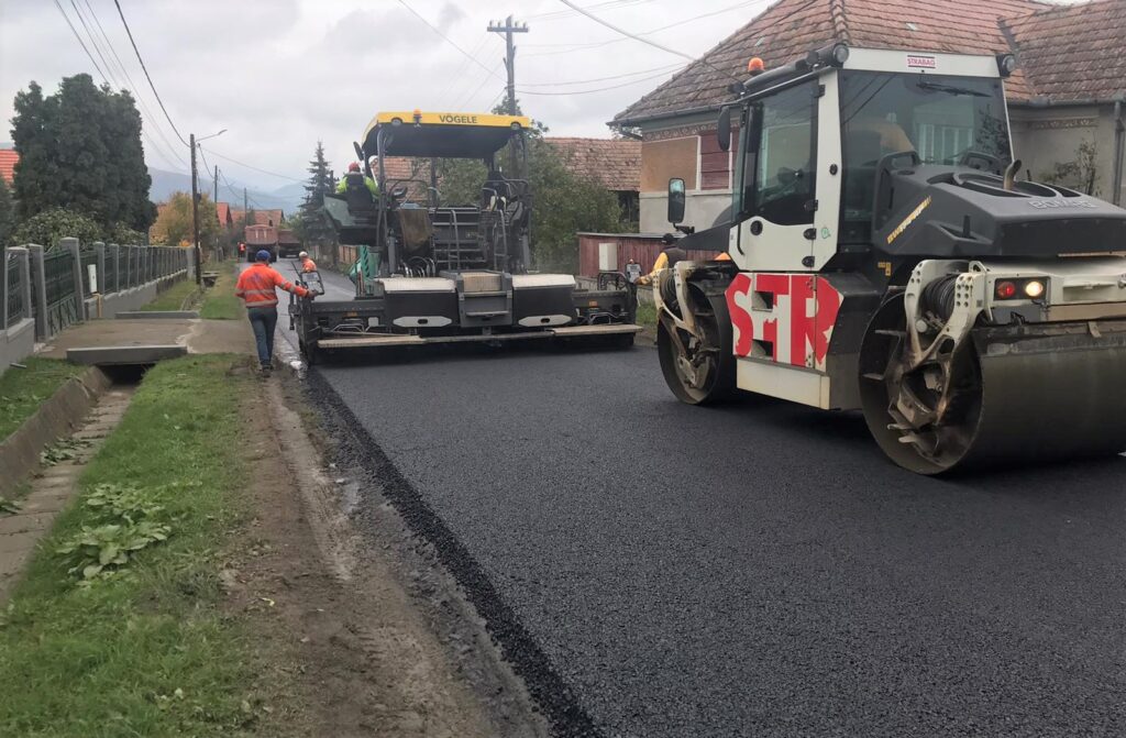 S-au finalizat lucrările de asfaltare pe raza localității Moldovenești
