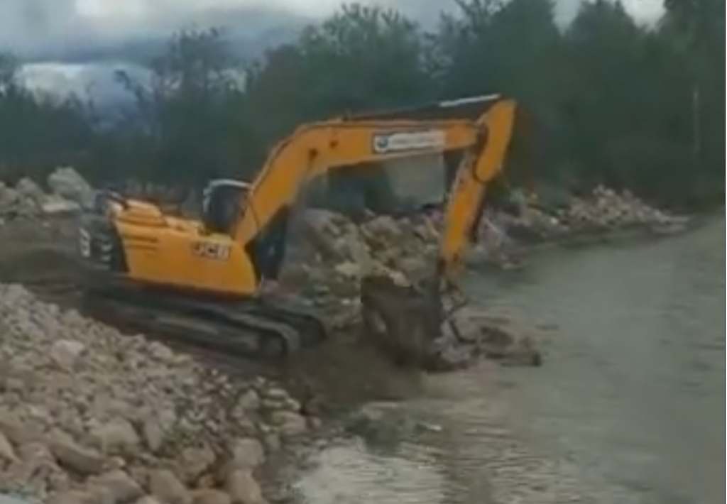 ABA Crișuri efectuează lucrări hidrotehnice pe Crișul Negru și Crișul Pietros