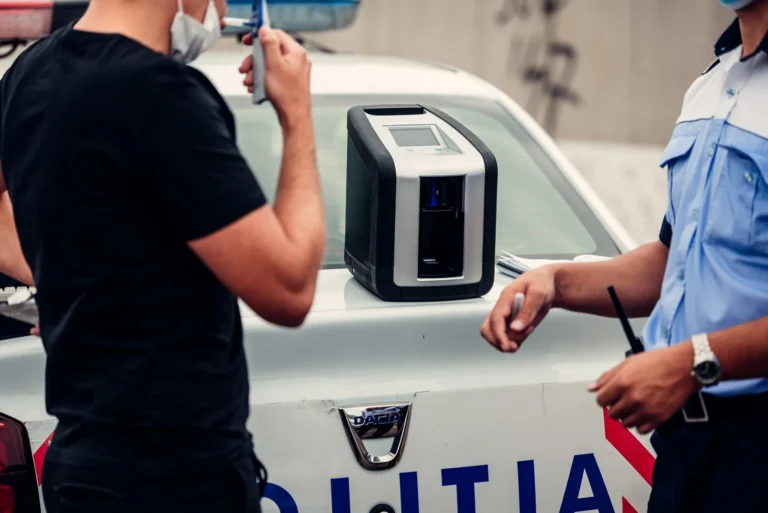 Un tânăr de 27 de ani, din Drăgănești, a fost depistat drogat la volan de polițiștii din Beiuș