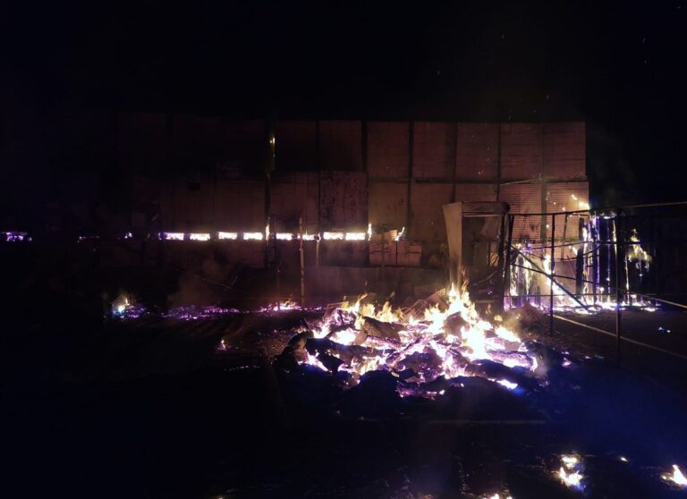 Incendiu în miez de noapte în Luna de Sus: Trei autospeciale au intervenit!