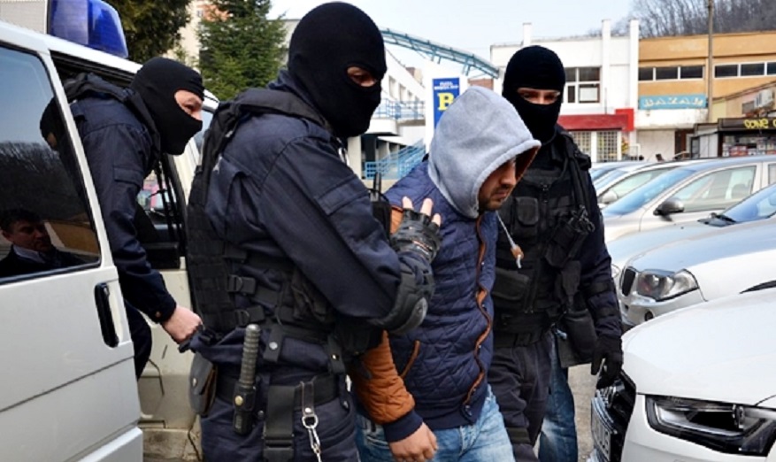 Descinderi în forță la Zlatna! Poliția a luat pe sus mai multe persoane!