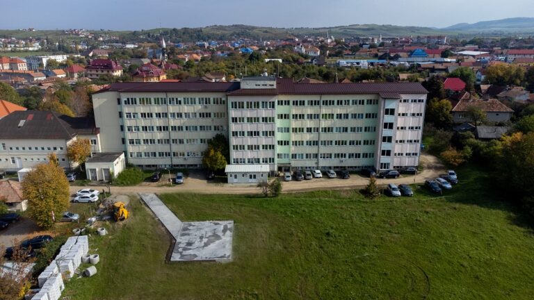 Se apropie finalizarea platformei de aterizare – decolare pentru elicoptere la Spitalul din Huedin