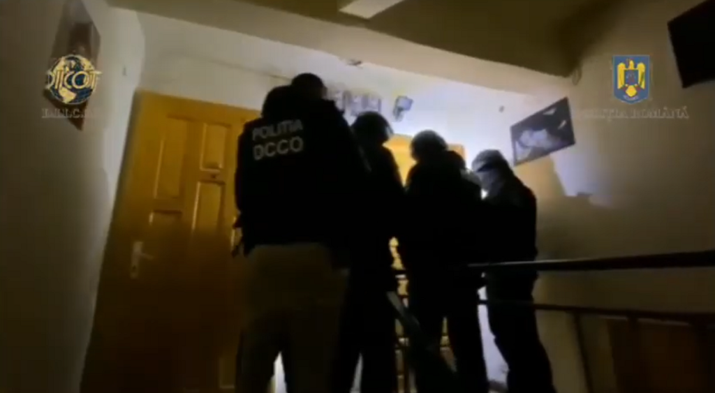 (VIDEO) Percheziții în Apuseni: Mai mulți bărbați au fost filmați în timp ce făceau sex cu minore, într-un bordel clandestin