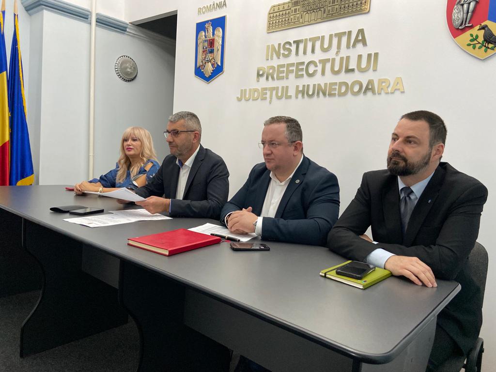 Întâlnire a Prefectului Călin Marian cu managerii și directorii medicali ai spitalelor hunedorene: Ce s-a discutat la întâlnire?