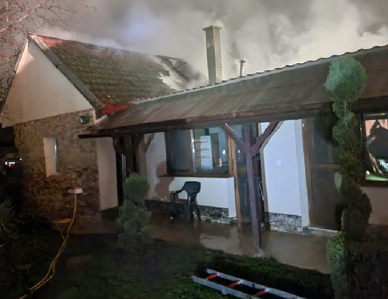 Incendiu la o locuință din Rontău, cauzat de coșul de fum: Incendiul a fost stins rapid de forțele de intervenție!