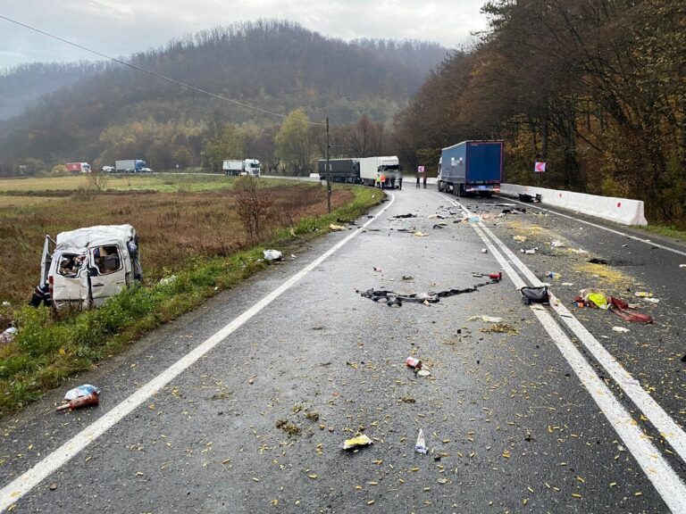 Un accident cu patru răniți s-a produs pe DN1, Cluj-Oradea, la Bologa! Coadă de kilometri!
