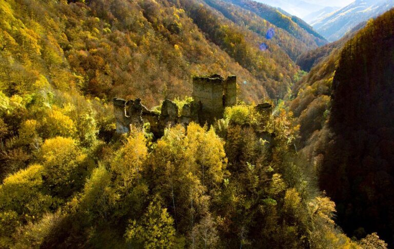Cetatea Colț, istorie, legendă și inspiraţie literară – „Castelul din Carpaţi” al lui Jules Verne