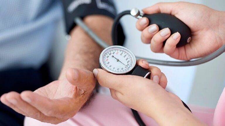 Testare gratuită a glicemiei, colesterolului și tensiunii arteriale la Deva