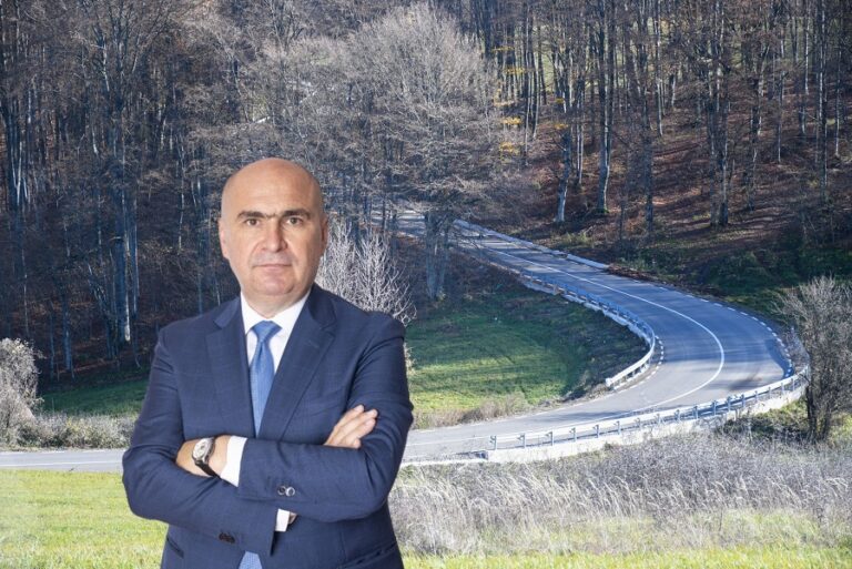 Drumul superb de la poalele Apusenilor, Aștileu – Roșia, a fost modernizat! Bolojan: Drumul este asfaltat în totalitate!