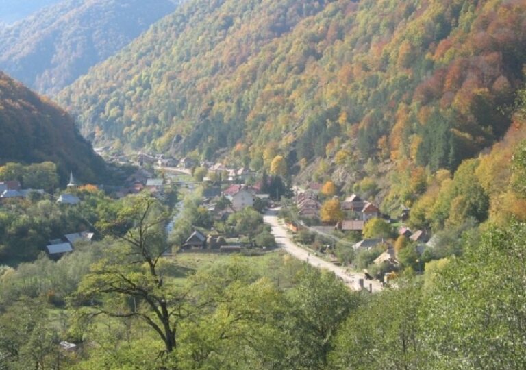 Se modernizează infrastructura rutieră din comuna Valea Ierii: Două drumuri de interes local sunt vizate!