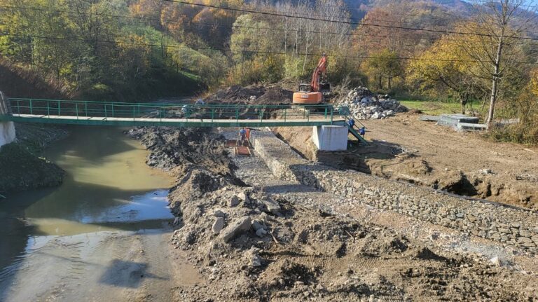 Lucrări de reabilitare la stația hidrometrică Blăjeni, pe Crișul Alb