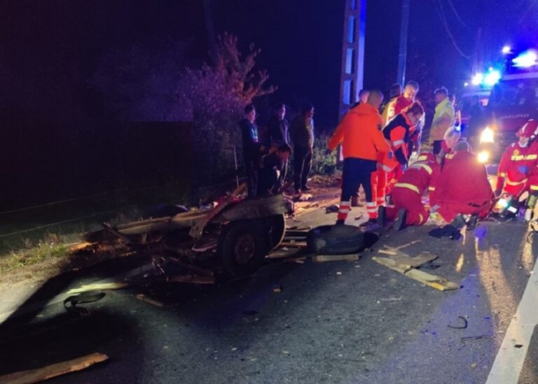 Copil decedat în urma unui accident pe DN76 rutier dintre un autoturism și o căruță