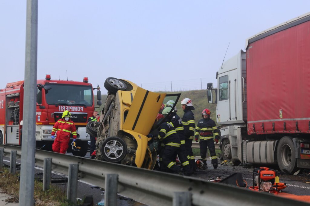 Accident mortal pe Autostrada Transilvania: O mașină s-a răsturnat, trei victime, două încarcerate