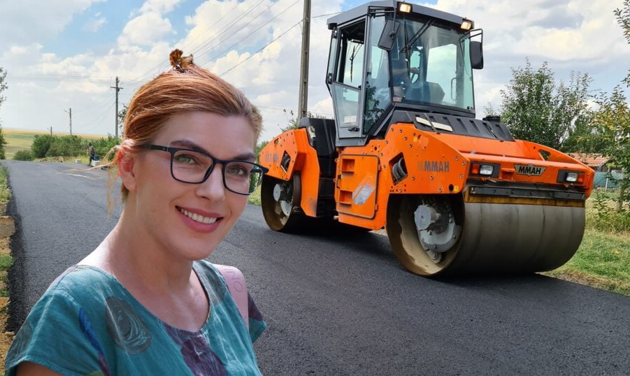 Adela Dehenes: În loc să se re-re-asfalteze aceleași drumuri județene, mai bine centuri în Florești, Gilău și Huedin