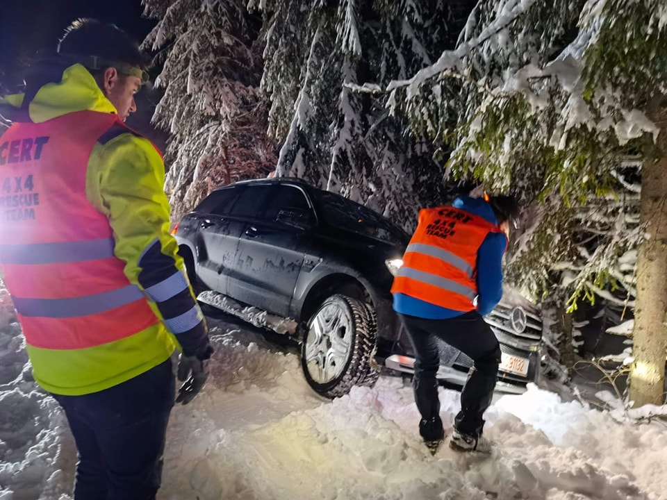 Șoferii care rămân blocați în zăpadă, în Apuseni, pot să solicite ajutor prin aplicația CERT Rescue